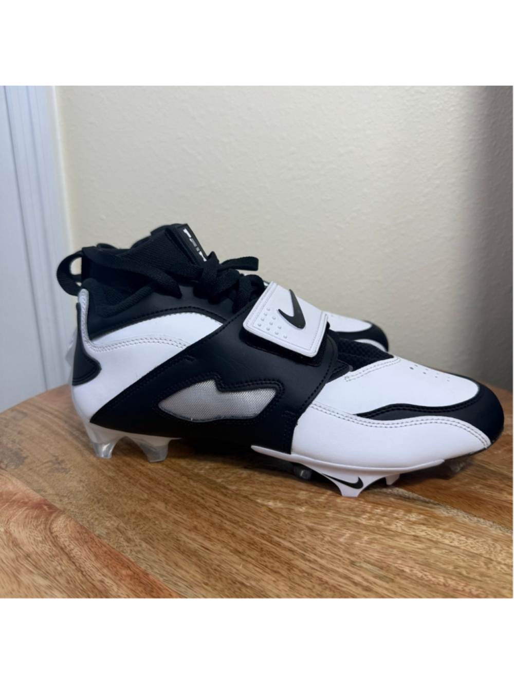 Men's Nike Athletic Shoes 8.5 Black White - Picture 4 of 8